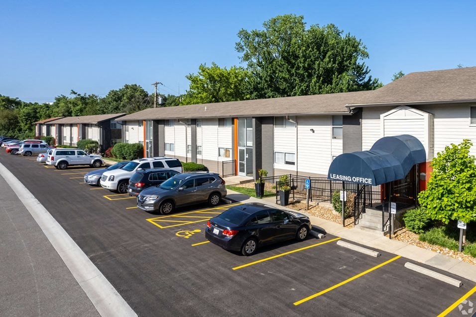 Suntree Apartments, 3040 Suntree Plaza, Kansas City, KS RentCafe